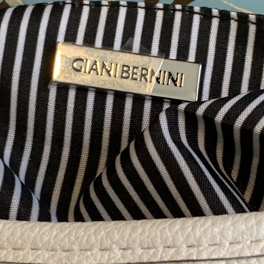GIANI BERNINI White Crossbody Bag with Silver Hardware